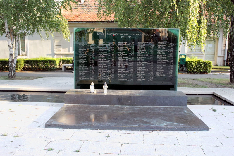 SpomenikBraniteljima-Crnomerec-1b